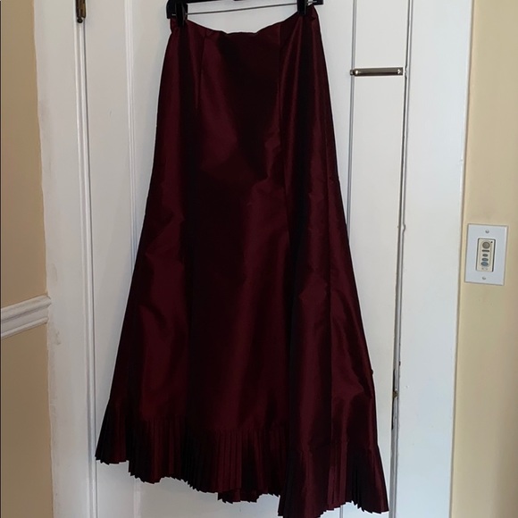 Stunning Burgundy Skirt-Ann Taylor - Picture 5 of 7